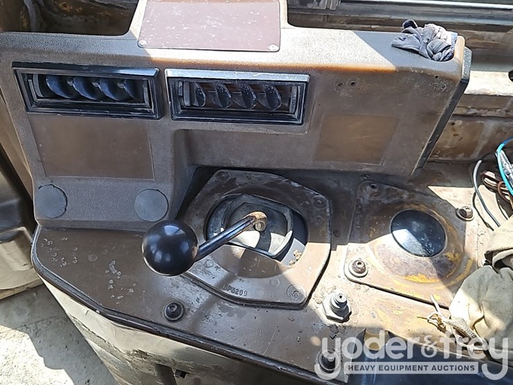 1990-caterpillar-d9n-image-24