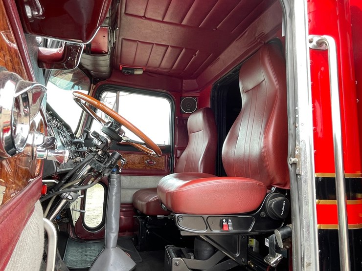 1976-peterbilt-359-image-112