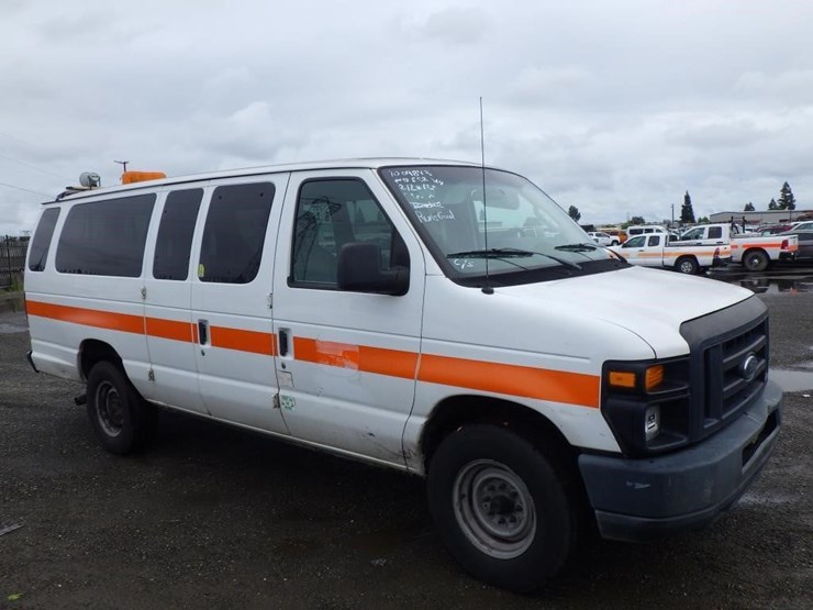 2009-ford-econoline-350-image-2