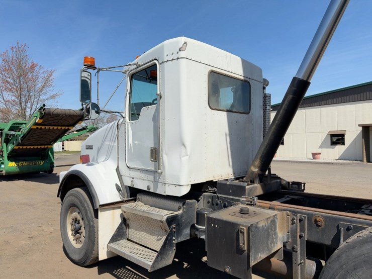 2002-kenworth-t800-image-14