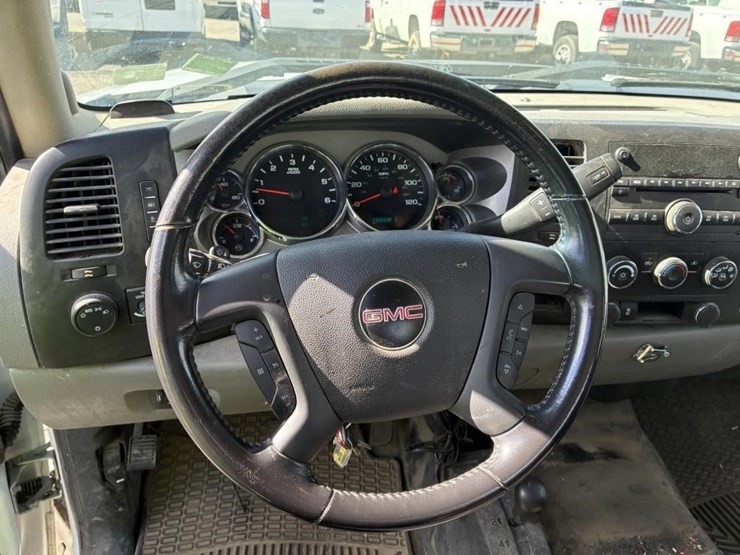 2012-gmc-sierra-2500-image-13