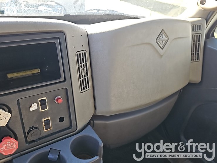 2008-international-7400-image-37