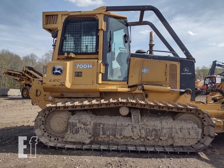 2005-deere-700h-xlt-image-26