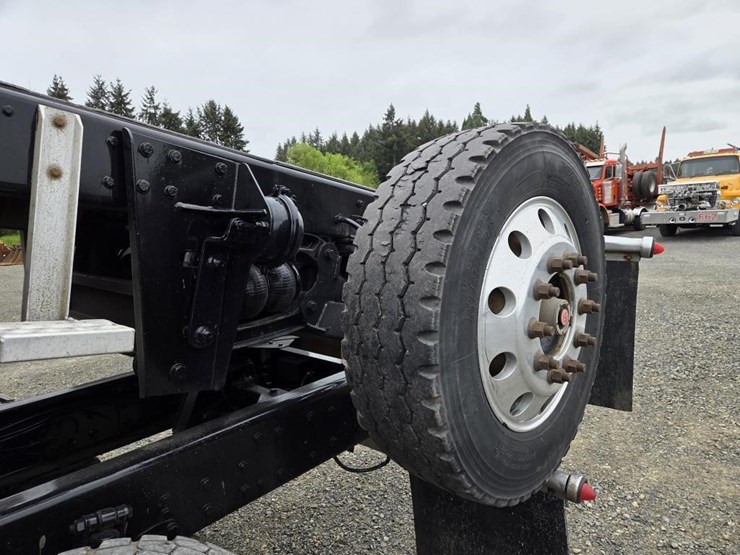 2015-kenworth-t800-image-47