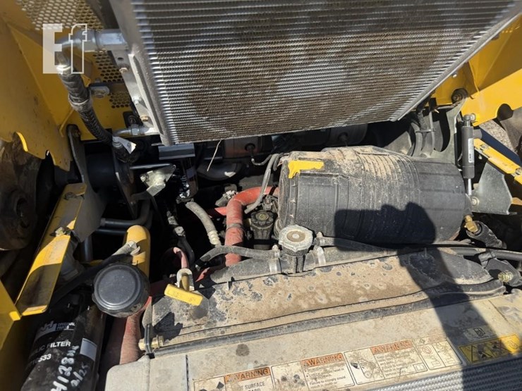 new-holland-l220-image-18