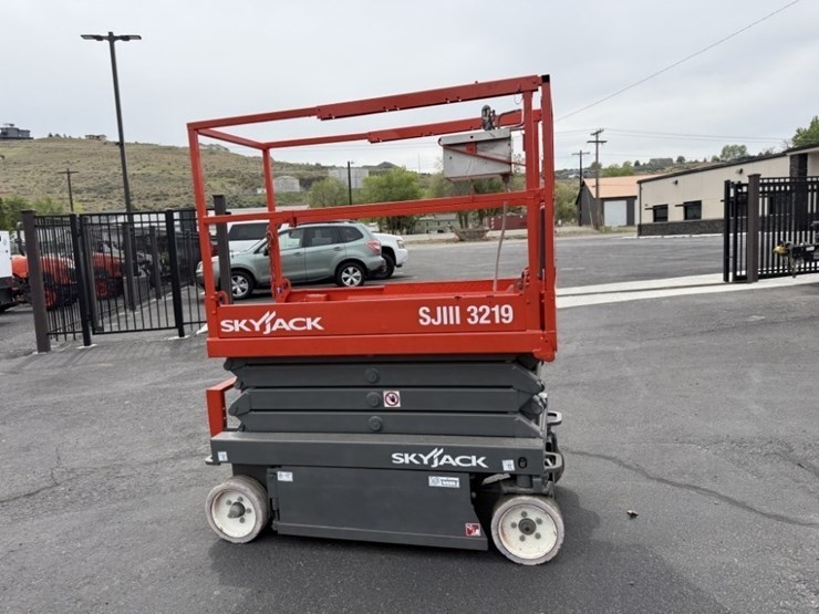 2013-skyjack-sjiii3219-image-3