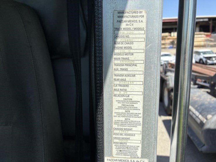 2009-peterbilt-320-image-20