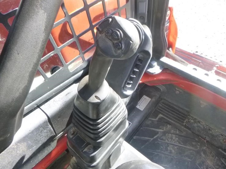 2020-kubota-ssv65-image-21