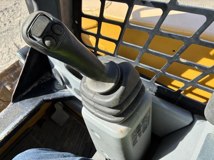 2019-gehl-r190-image-14