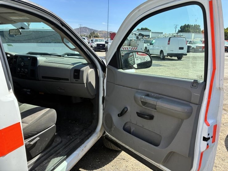 2009-chevrolet-silverado-3500-image-9