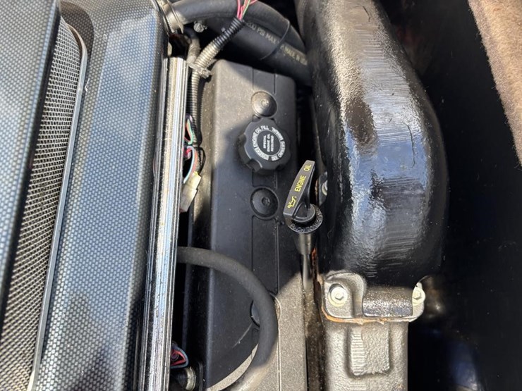 2001-unknown-trailer-image-29