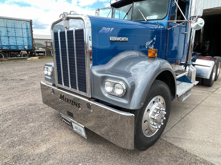 1966-kenworth-w900a-image-10