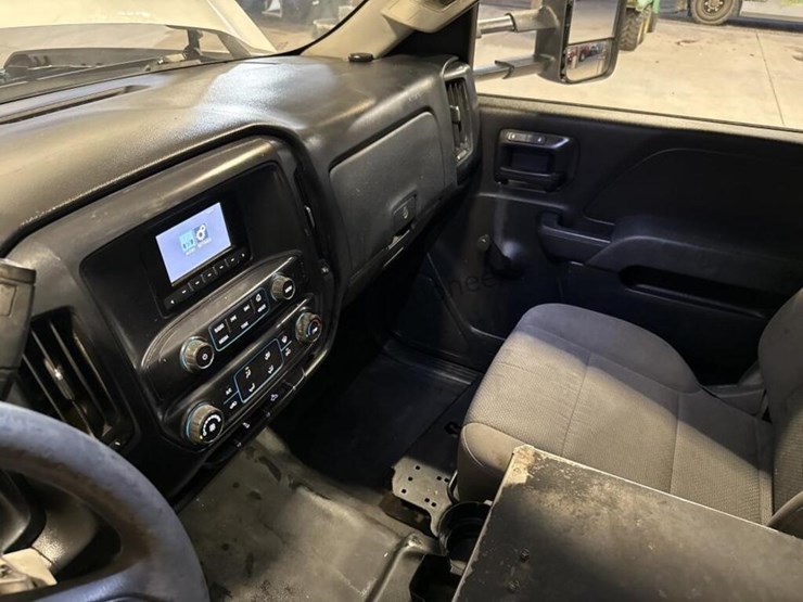 2015-chevrolet-silverado-3500hd-image-23