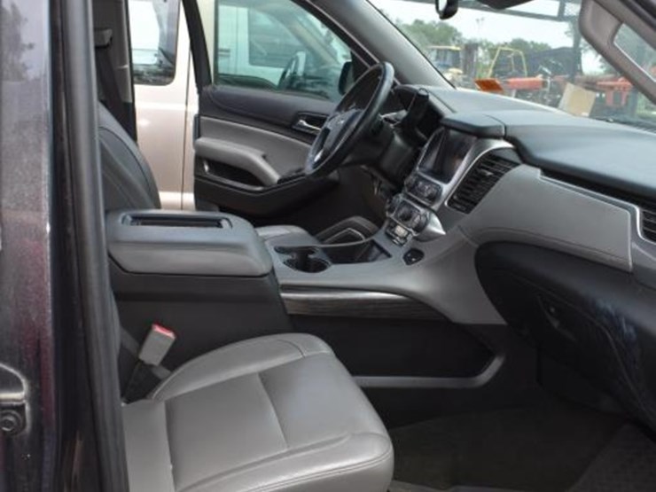 2017-chevrolet-tahoe-image-9