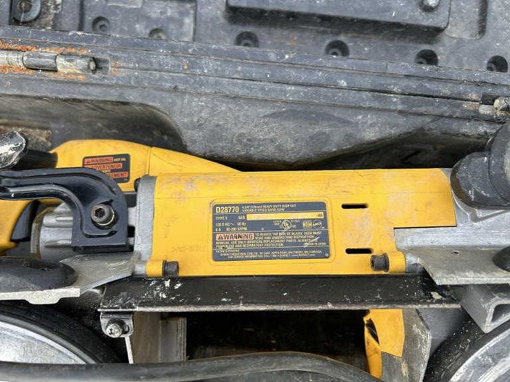 #96-•-dewalt-heavy-duty-deep-cut-variable-speed-band-saw-image-3