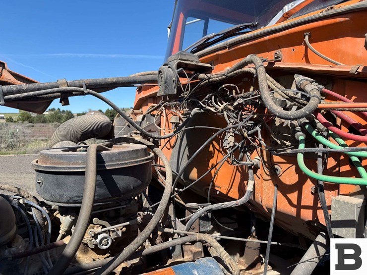 1979-ford-800-image-36