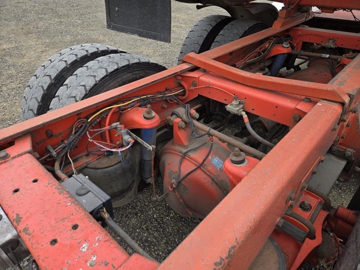 2016-peterbilt-367-image-57