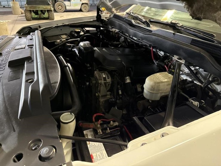 2015-chevrolet-silverado-3500hd-image-16