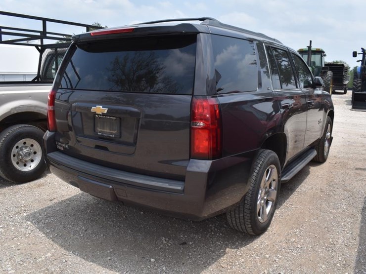 2017-chevrolet-tahoe-image-3