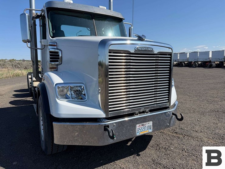 2012-freightliner-coronado-sd-tractor-truck-image-8