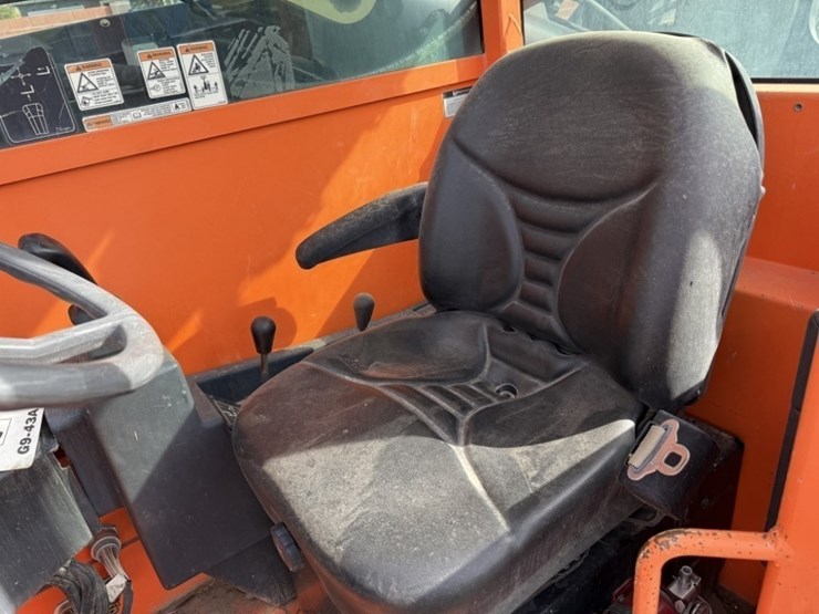 2015-jlg-g9-43a-image-28