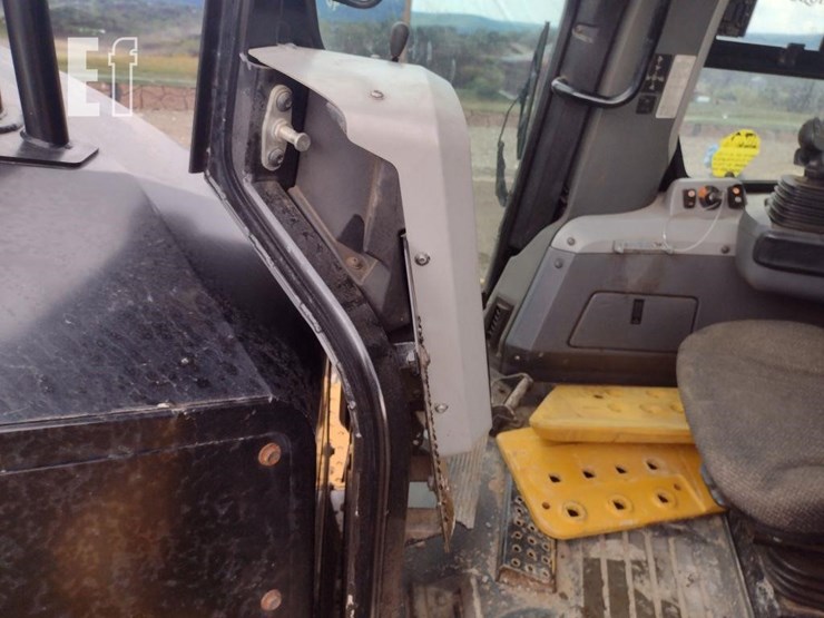 2018-caterpillar-d7e-image-16