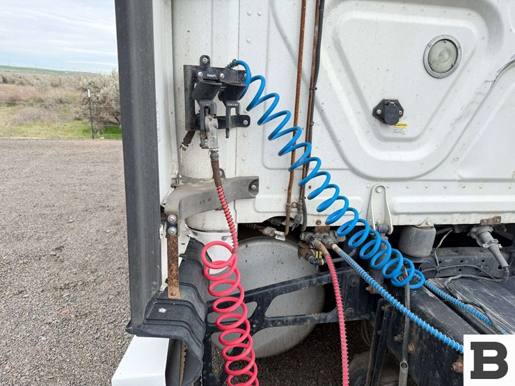 2018-freightliner-cascadia-125-image-17