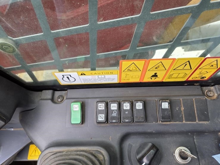 2022-takeuchi-tl12-image-25