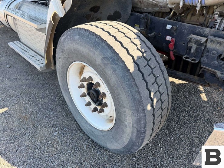 2012-freightliner-coronado-sd-tractor-truck-image-65