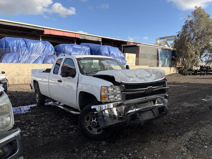 2013-chevrolet-2500-image-2