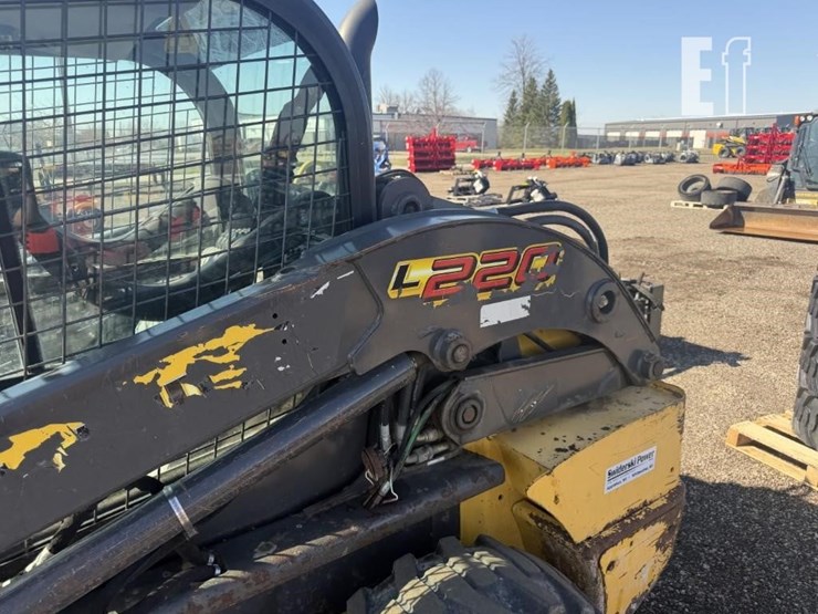 2018-new-holland-l220-image-12