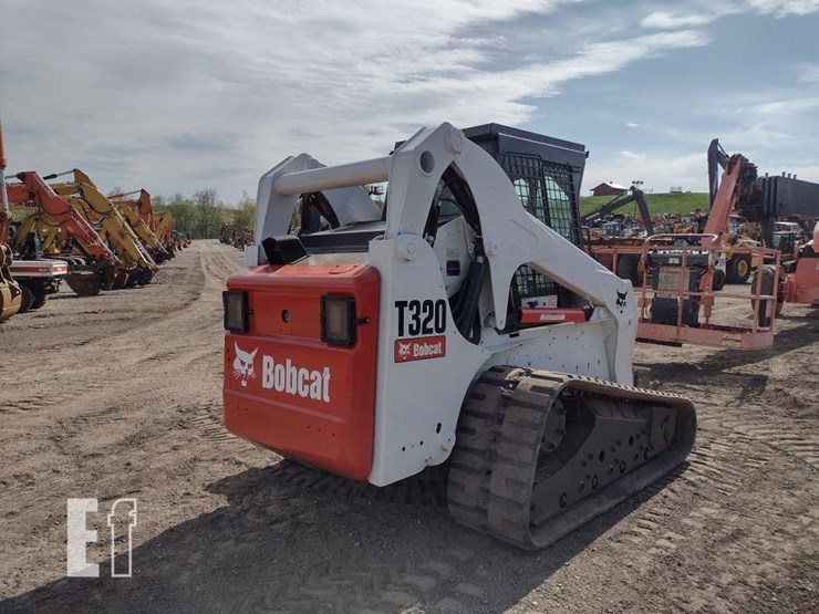 2009-bobcat-t320-image-35