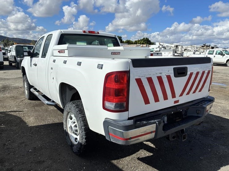 2012-gmc-sierra-2500-image-4