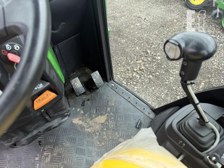 2021-john-deere-1025r-image-27