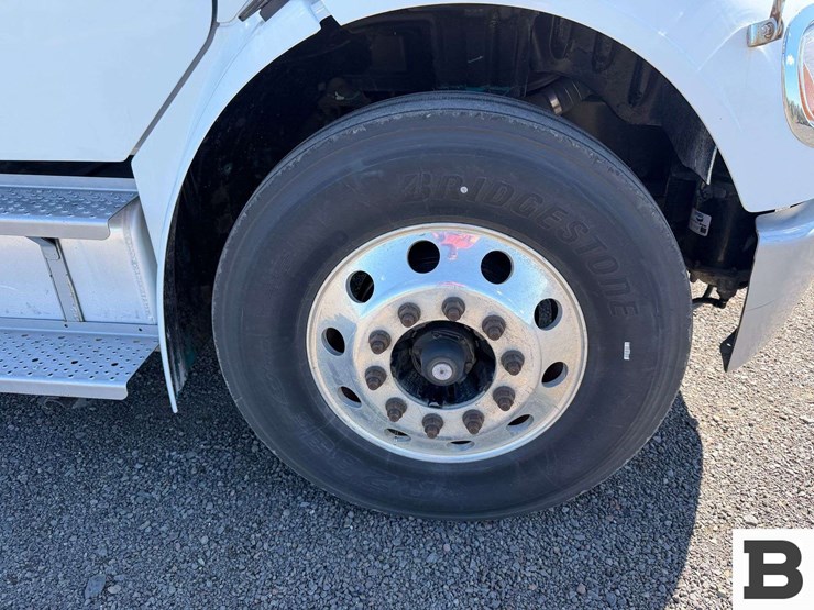 2009-freightliner-m2-box-van-truck-image-44