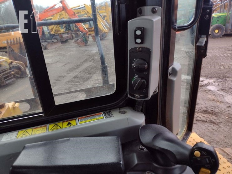 2015-caterpillar-d6t-xl-image-9