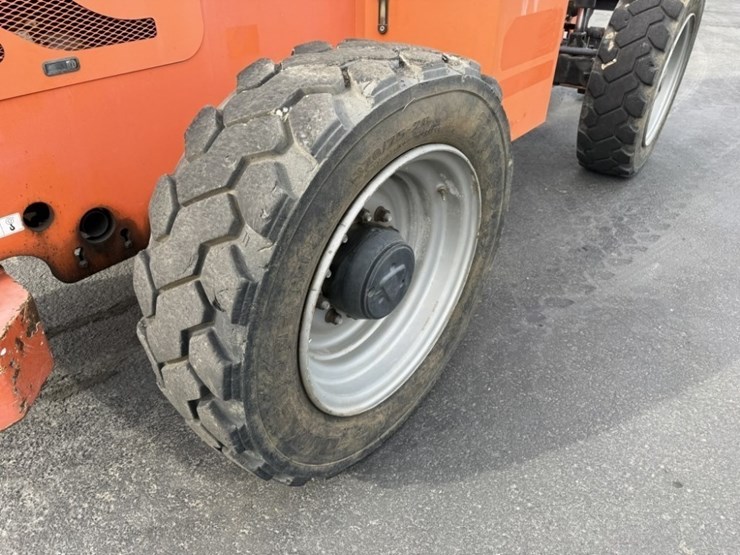 2015-sky-trak-6042-image-21