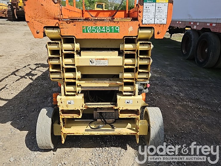 2016-jlg-3246es-image-11