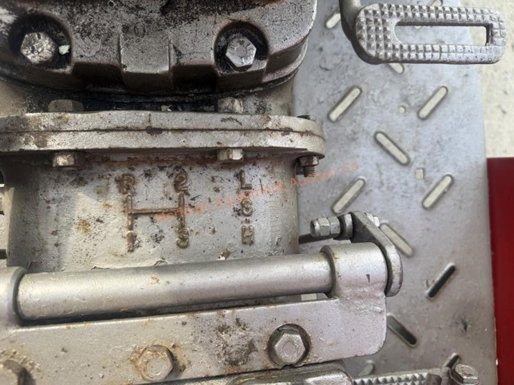 massey-ferguson-175-image-22