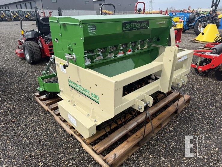 2026-caterpillar-12-image-2