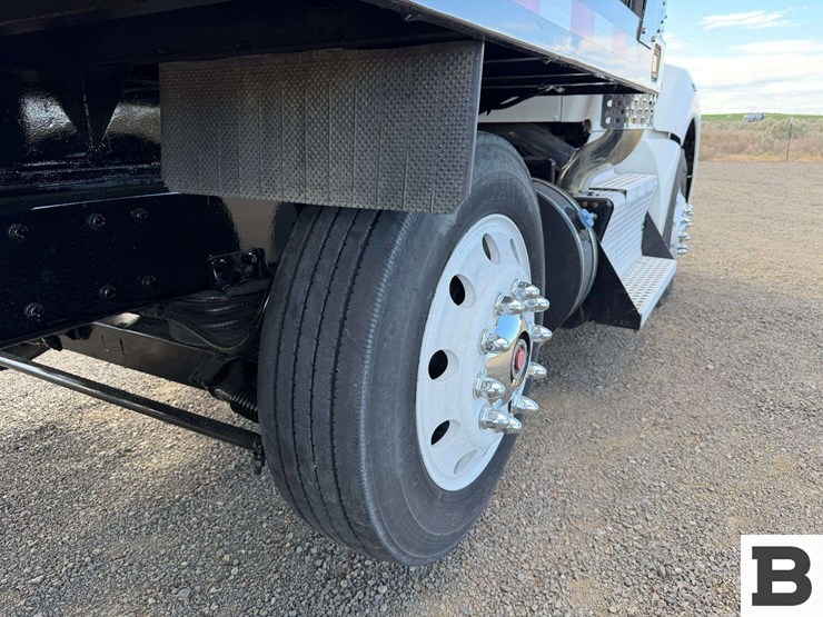 2017-kenworth-t880-image-34