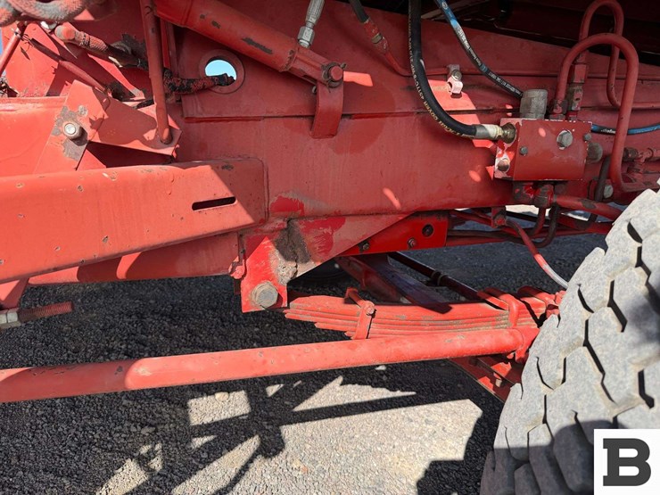 new-holland-1085-image-29