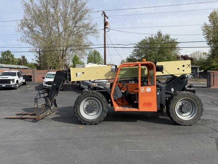 2015-jlg-g9-43a-image-7