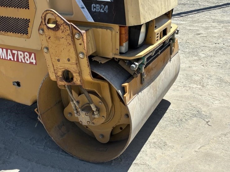 2009-caterpillar-cb24-image-6