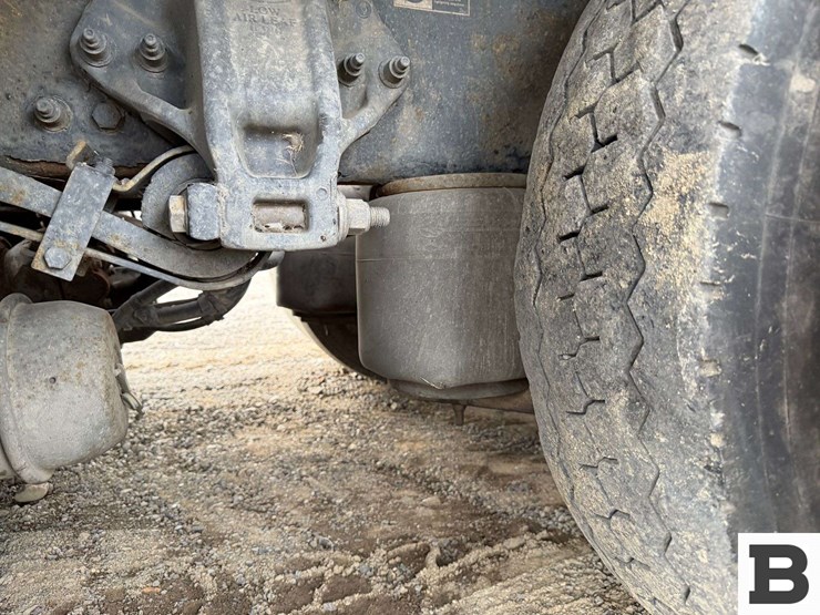 2013-peterbilt-388-image-34