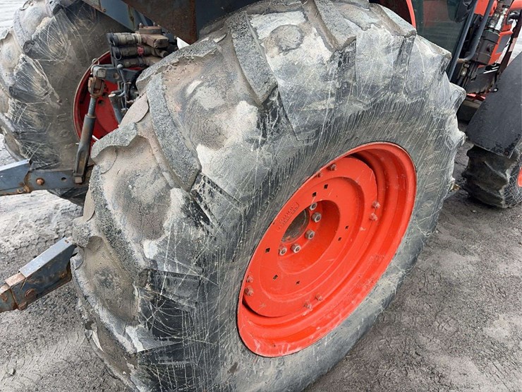 2001-kubota-m9000-image-12