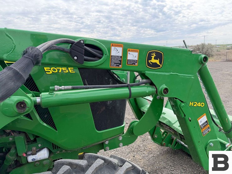 2015-john-deere-5075e-image-52