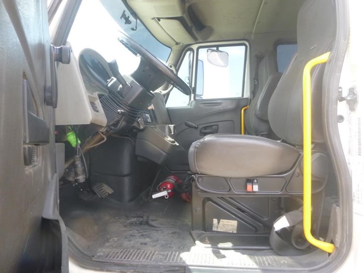 2009-international-7400-image-15