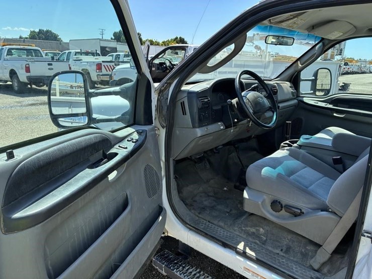 2006-ford-f450-image-12