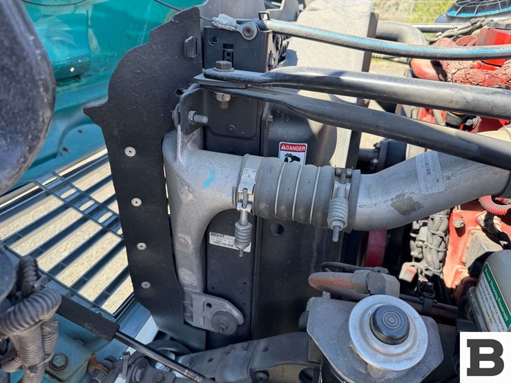 2009-freightliner-m2-box-van-truck-image-50